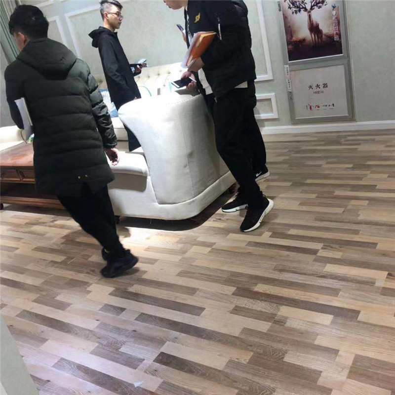 強化地板KF213客廳區(qū).jpg