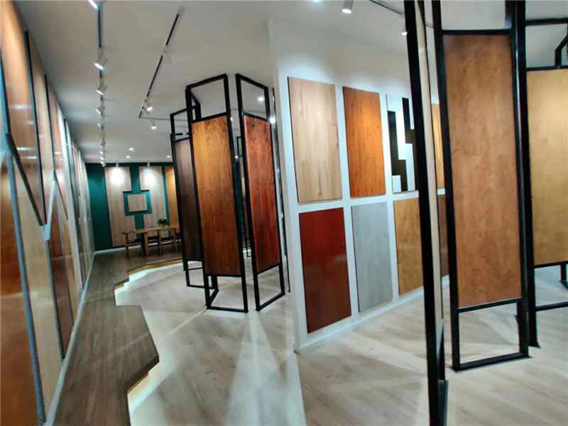 康威木業地板展示區.jpg